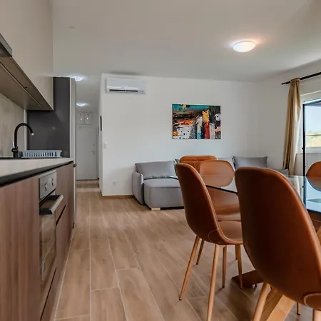 With Parking Space Solaris, - 24037 * Szybenik